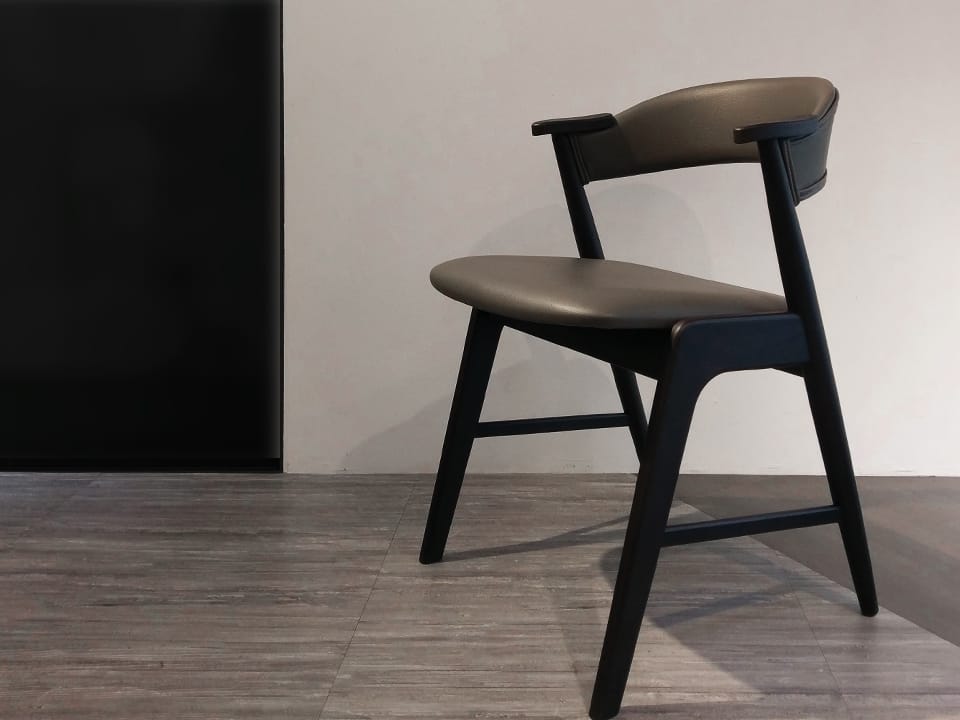 柏塔｜扶手餐椅｜mooh Living 流行設計家具・墨禾製作