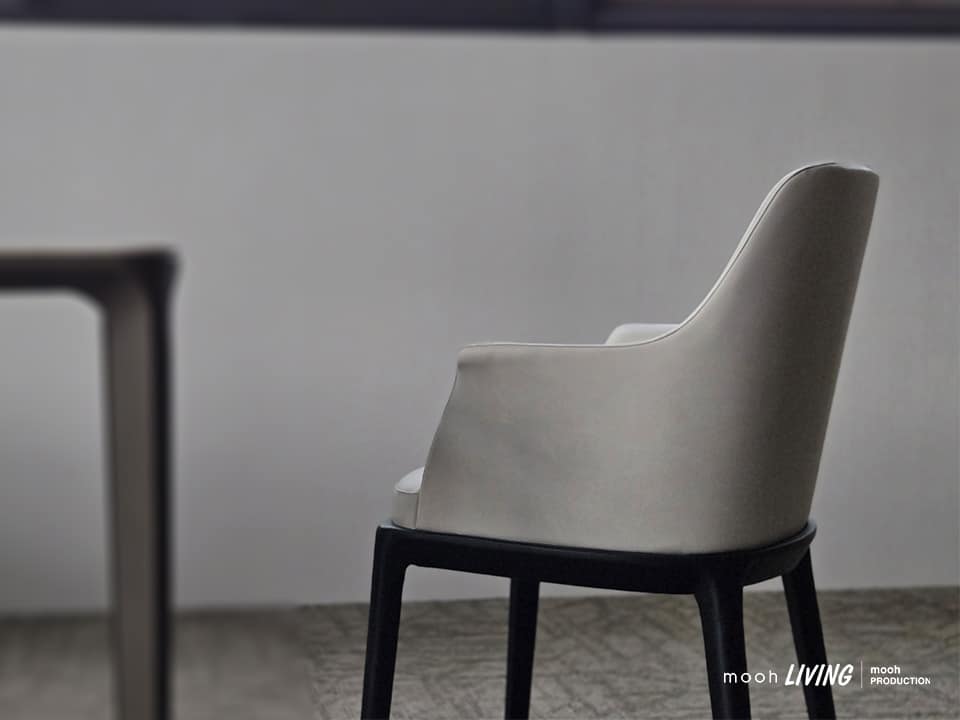 托倫斯｜扶手餐椅｜mooh Living 流行設計家具・墨禾製作