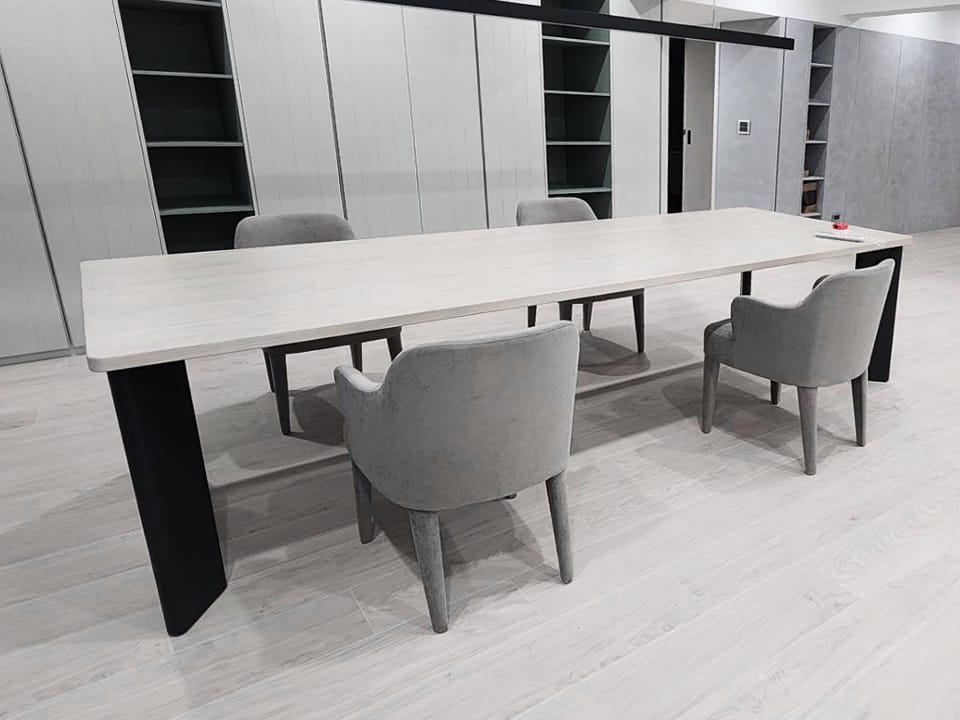 艾希 II｜扶手餐椅｜mooh Living 流行設計家具・墨禾製作